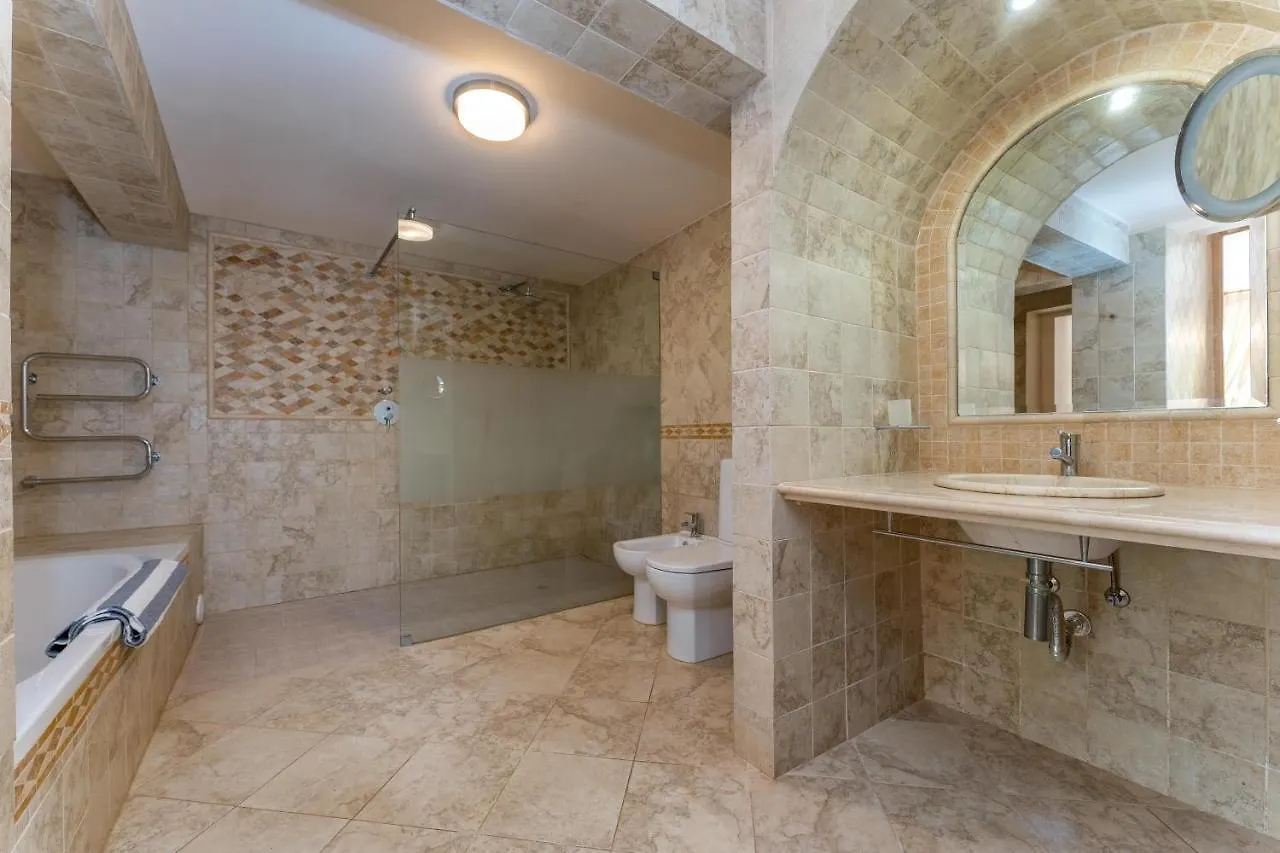 Algarve, Portugal Villa With Pool 4 Ensuite Bedrooms, Private Pool, Lake And Beautiful Gardens