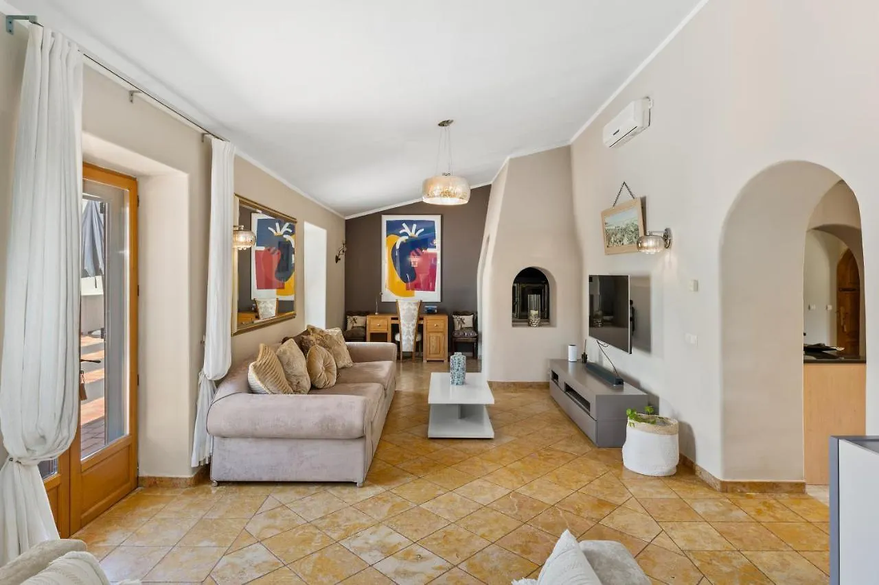 Algarve, Portugal Villa With Pool 4 Ensuite Bedrooms, Private Pool, Lake And Beautiful Gardens