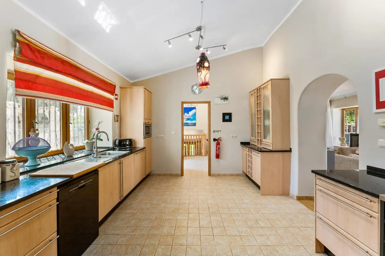 Algarve, Portugal Villa With Pool 4 Ensuite Bedrooms, Private Pool, Lake And Beautiful Gardens
