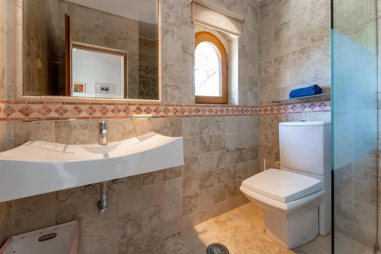 Algarve, Portugal Villa With Pool 4 Ensuite Bedrooms, Private Pool, Lake And Beautiful Gardens