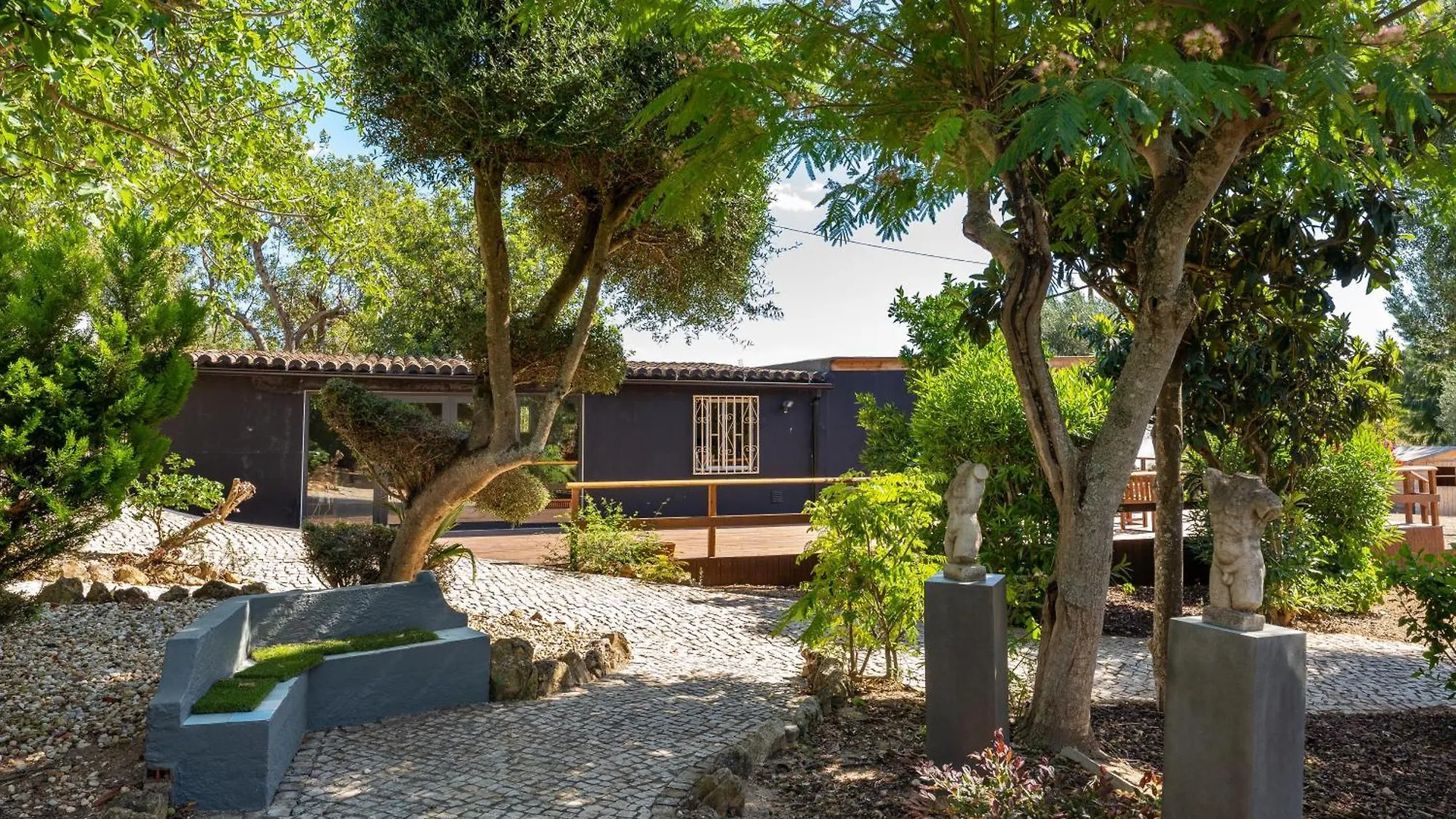Algarve, Portugal Villa With Pool 4 Ensuite Bedrooms, Private Pool, Lake And Beautiful Gardens  Almancil