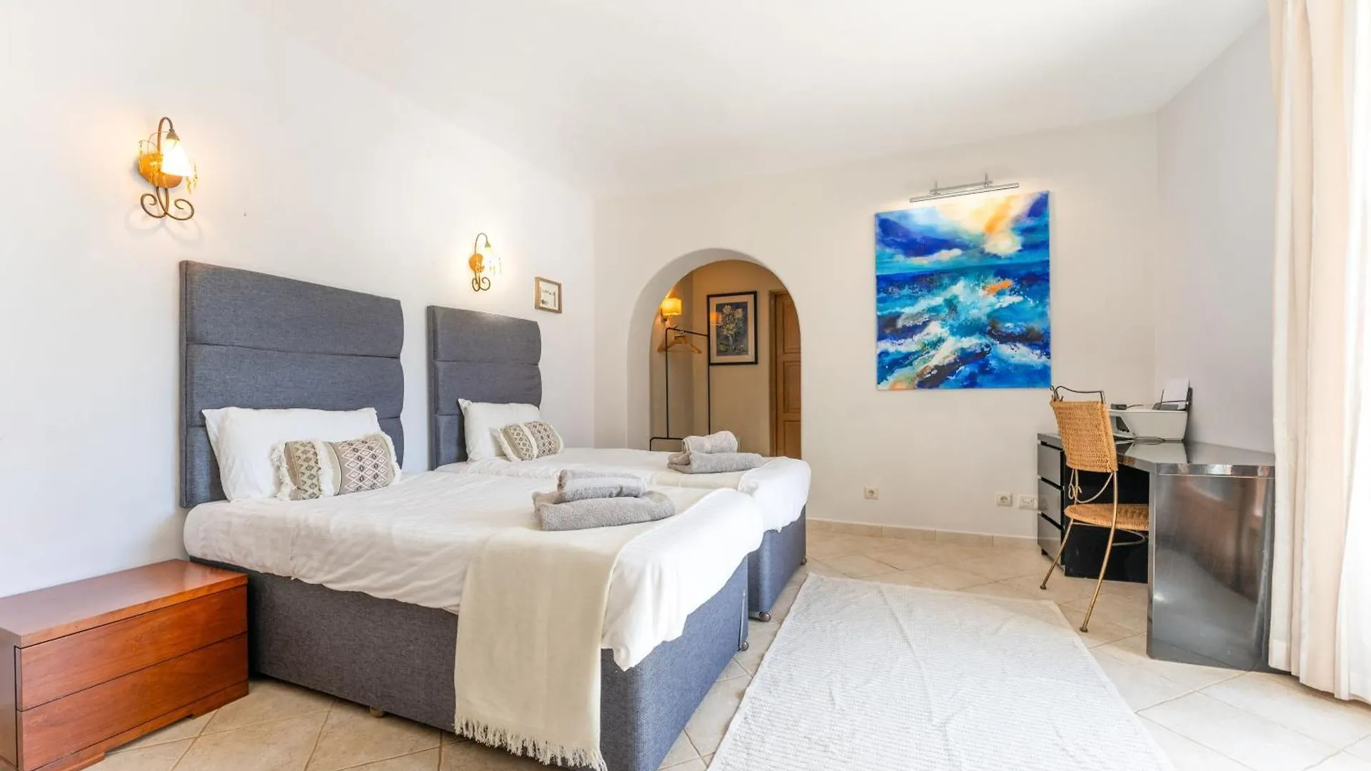 Algarve, Portugal Villa With Pool 4 Ensuite Bedrooms, Private Pool, Lake And Beautiful Gardens