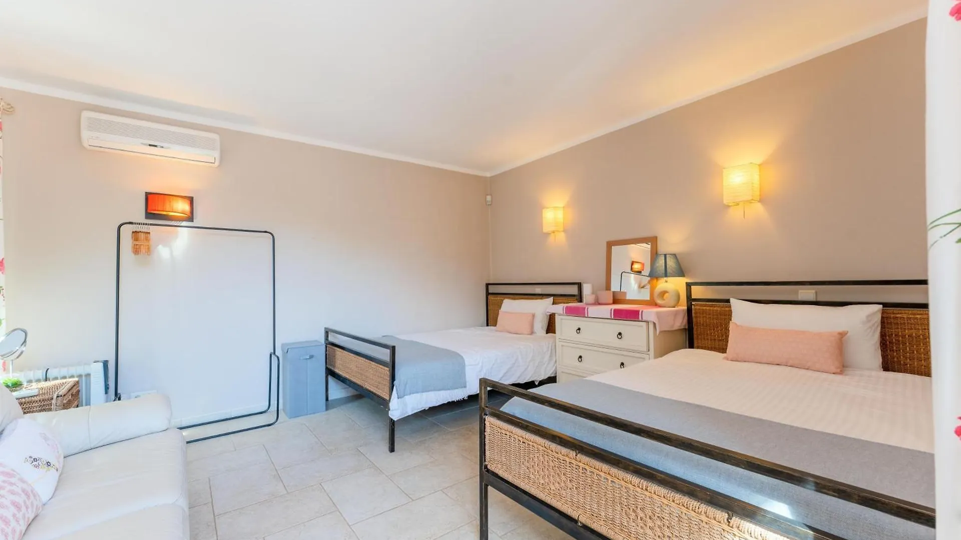Algarve, Portugal Villa With Pool 4 Ensuite Bedrooms, Private Pool, Lake And Beautiful Gardens Almancil