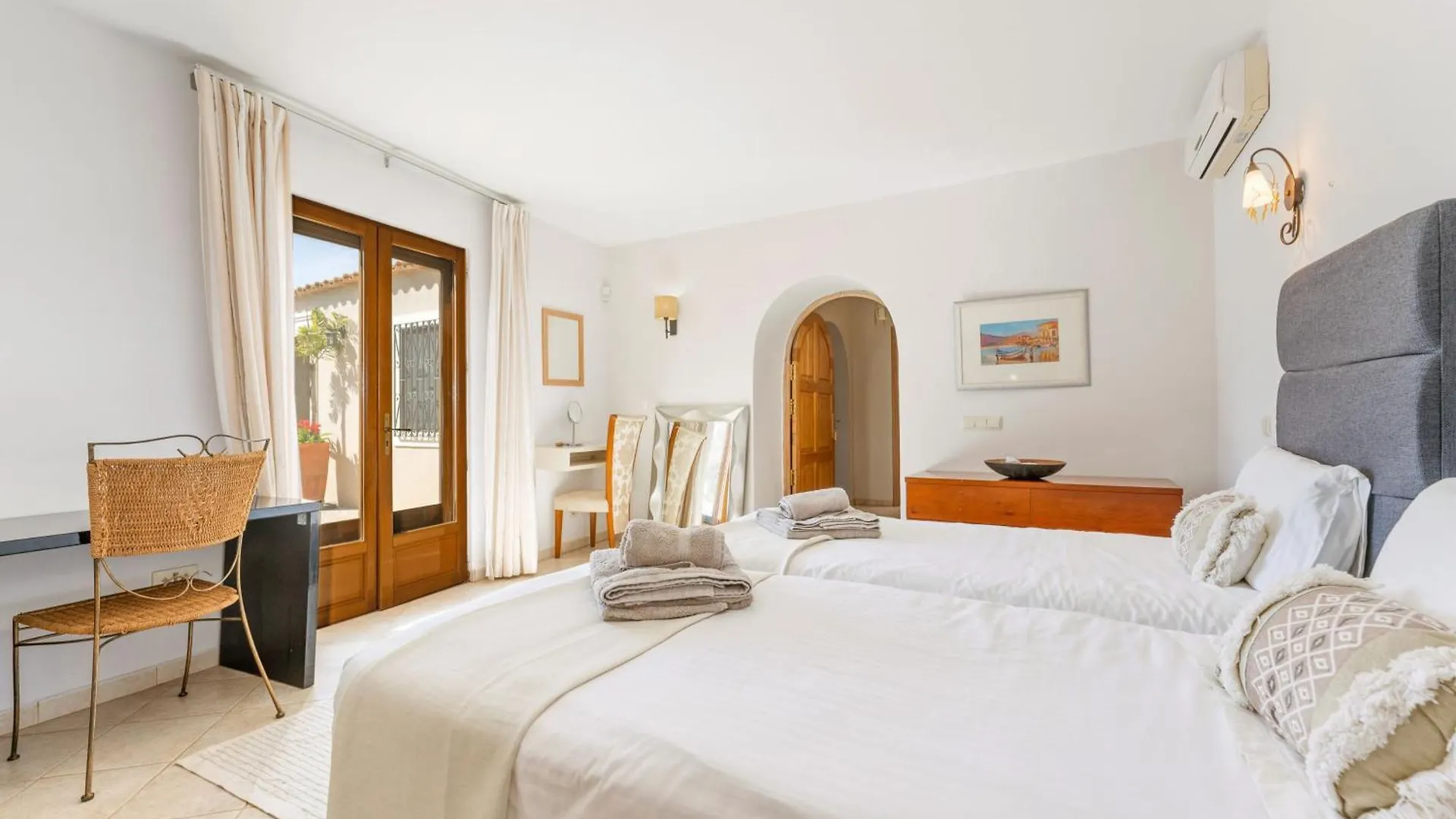Algarve, Portugal Villa With Pool 4 Ensuite Bedrooms, Private Pool, Lake And Beautiful Gardens Portugal