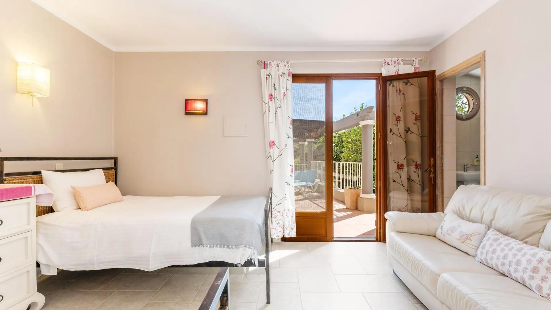 Algarve, Portugal Villa With Pool 4 Ensuite Bedrooms, Private Pool, Lake And Beautiful Gardens Portugal