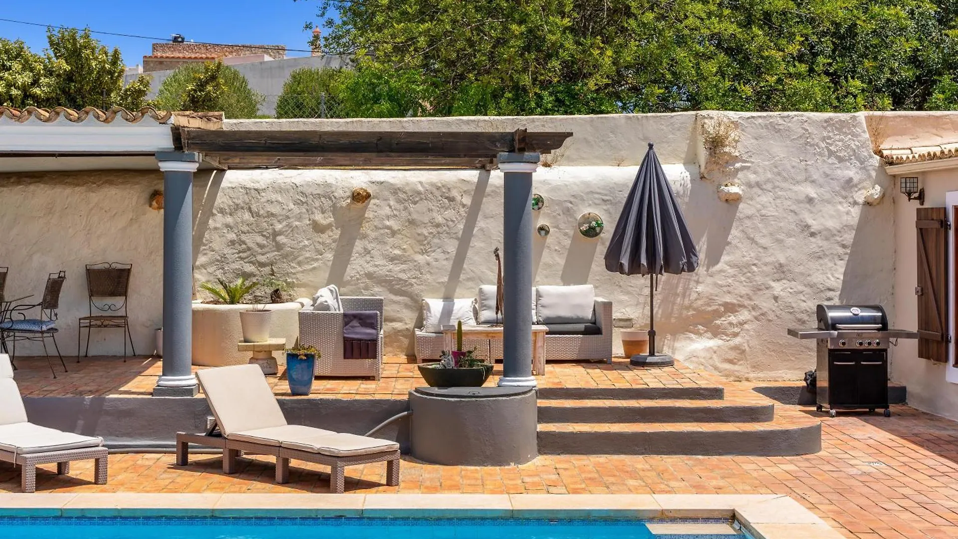 Algarve, Portugal Villa With Pool 4 Ensuite Bedrooms, Private Pool, Lake And Beautiful Gardens