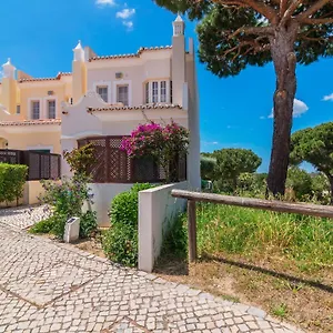 Oceans 8. Villa