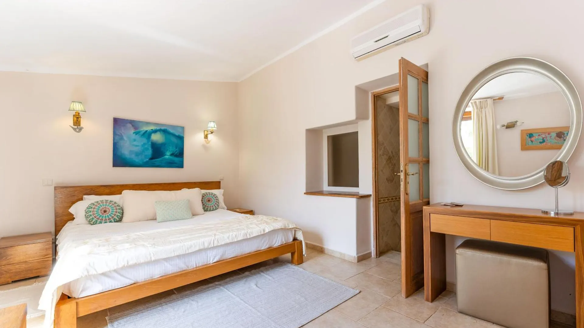 Algarve, Portugal Villa With Pool 4 Ensuite Bedrooms, Private Pool, Lake And Beautiful Gardens